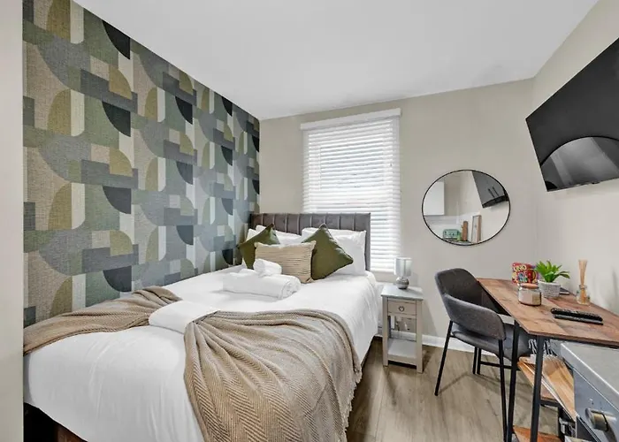 Green Reverie: Stylish Studio Escape